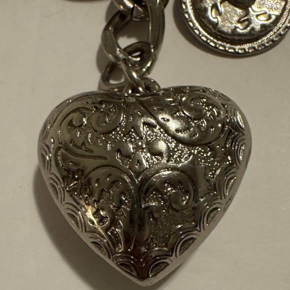 Kathy Van Zeeland Silver Heart Charm Key Holder - Picture 3 of 7